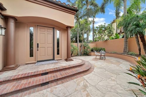 6471 Morningside Dr, Huntington Beach CA  92648-6106 exterior