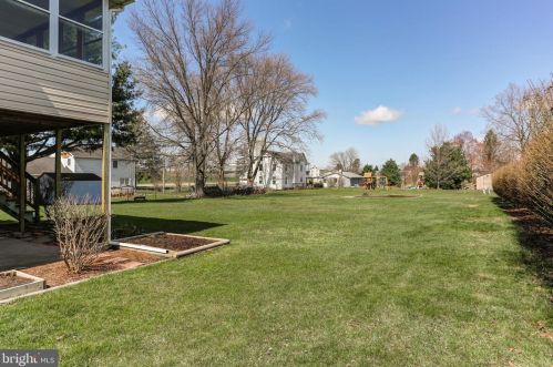 102 Westview Dr, Navy Sup Dpt, PA 17055-5754