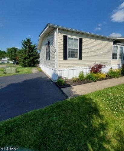 14 Caroline Dr, Belvidere NJ  07823-2849 exterior