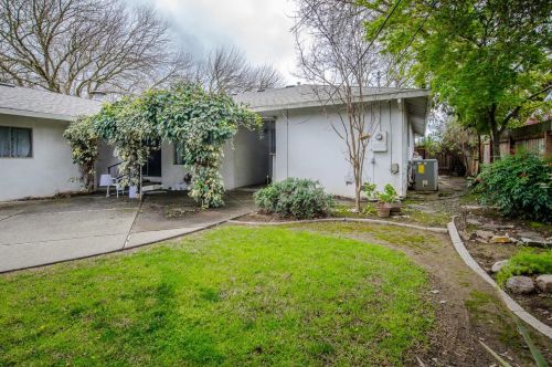 4 Casa Linda Dr, Woodland CA  95695-4612 exterior