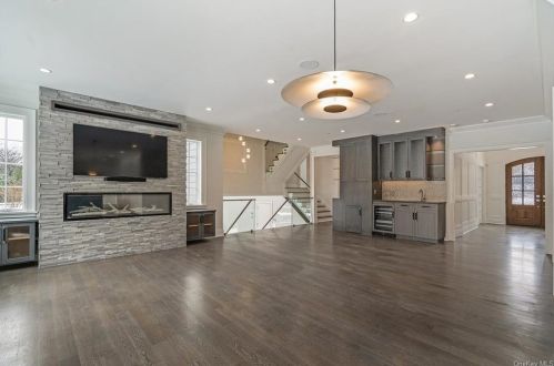 19 Rugby Rd, New Rochelle NY  10804-3924 exterior