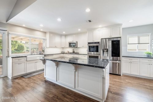 676 Weaver St, Simi Valley CA  93065-4315 exterior