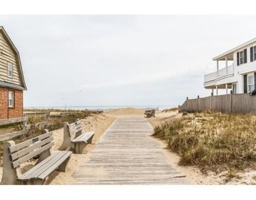 108 Ocean Dr, Seabrook, NH 03874-4734