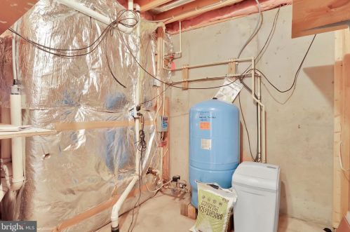 20 Cool Springs Ln, Charles Town WV  25414-4647 exterior