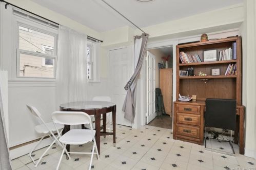 22 Catoona Ln, Stamford, CT 06902-4528