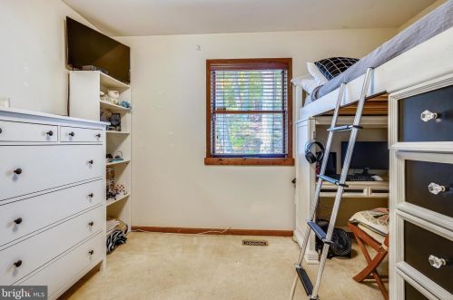 2402 Youngs Dr, Haymarket VA  20169-1532 exterior