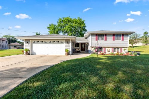 1571 Maplewood Ct, Milwaukee, WI 53221-4349