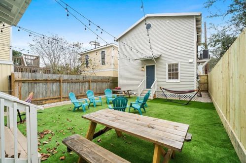 1021 Sealy St, Galveston TX 77550-3813 exterior