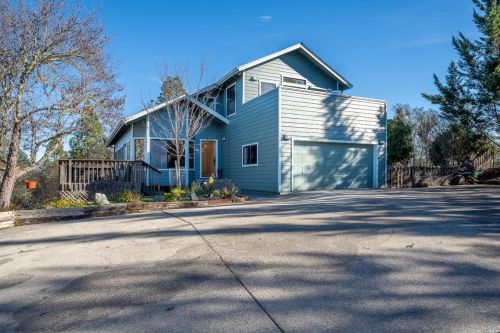 359 Laurel St, Willits CA  95490-3703 exterior