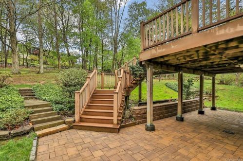 4 Eunice Ln, Thornwood NY  10594-1901 exterior