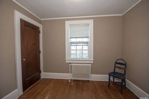 83 Thompson Ave, Babylon NY  11702-3404 exterior