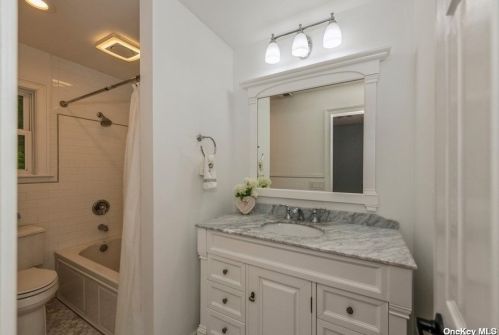 37 Kivy St, Huntington Station NY  11746-2044 exterior