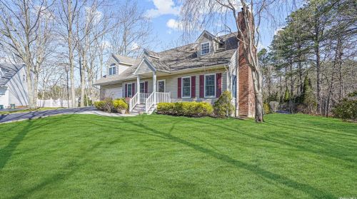 9 Dana Ct, Miller Place, NY 11764-3134