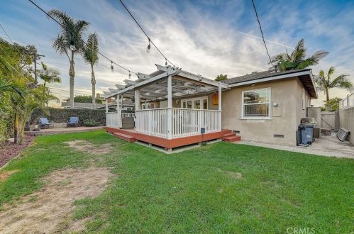 820 Stevely Ave, Long Beach CA 90815-3557 exterior