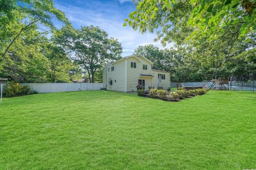 2 Autumn Dr, Mount Sinai NY  11766-2300 exterior