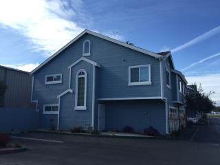466 Wooley Rd, Oxnard, CA 93030-0072