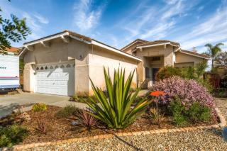 986 Bel Air Dr, Vista, CA 92084-5503