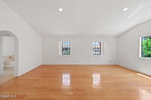 5805 Rainbow Hill Rd, Calabasas CA  91301-4636 exterior