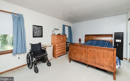 6 Pendleton Dr, Berlin Boro NJ  08009-9672 exterior