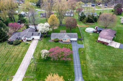 12 Redwood Dr, Greenville PA  16125-1130 exterior