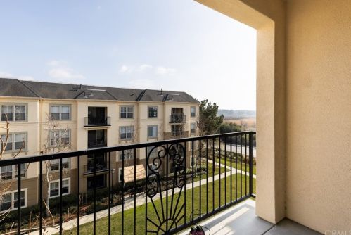 2433 Watermarke Pl, Irvine, CA 92612-7690