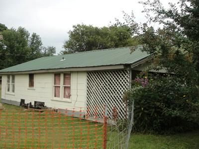 1106 Oakland St, Clarksville, AR 72830-3302