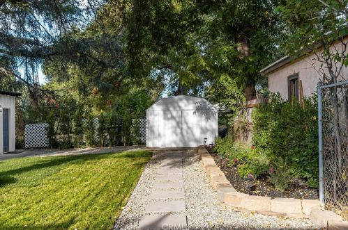 2485 Grandeur Ave, Altadena CA  91001-5548 exterior