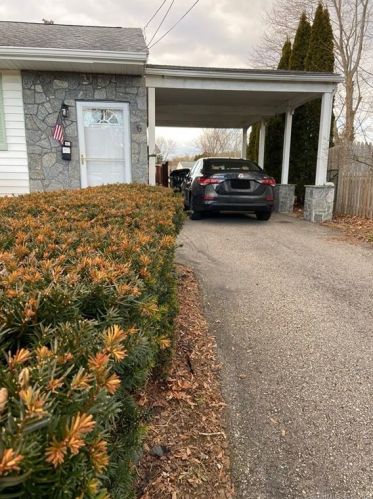 6 Traders Ct, Norwich, CT 06360-7018