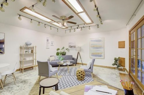 16627 Gilmore St, Van Nuys CA  91406-5610 exterior