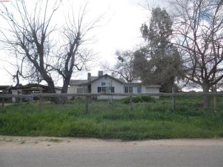18711 Cottonwood Dr, Woodlake, CA 93286-9630