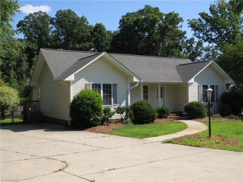 2103 Richardson Dr, Reidsville, NC 27320-5910