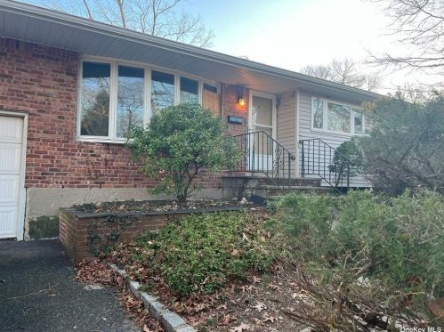 34 Coe Pl, Huntington Station, NY 11746-4434