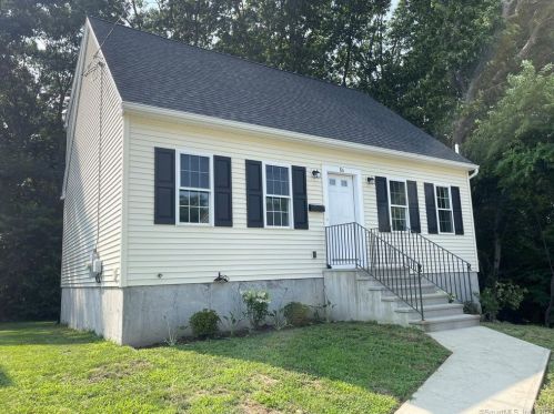 86 West St, Groton, CT 06340-4412