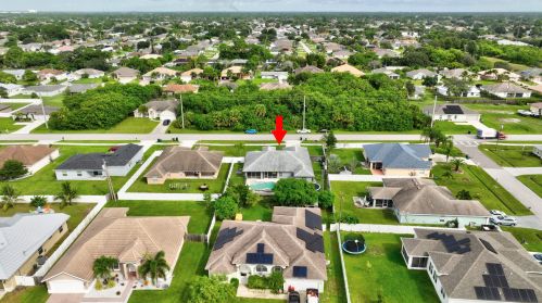 912 Paar Dr, Fort Pierce FL  34953-5623 exterior