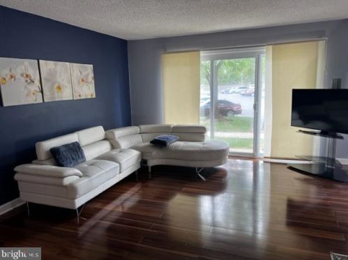 13 Joyner Ct, Trenton NJ 08648-2614 exterior