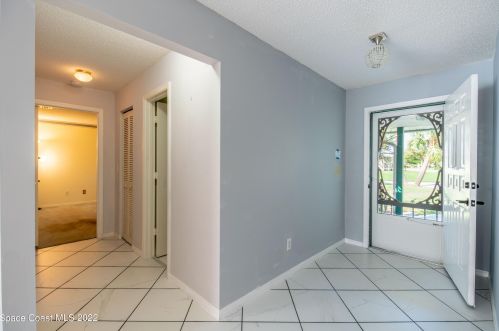 573 Orange Ave, Sebastian, FL 32958-4041