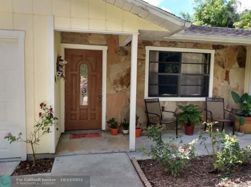 6525 4th Pl, Vero Beach, FL 32968-9234