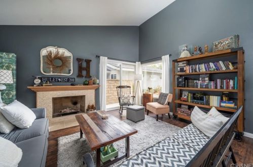 25886 Fenda Way, Santa Clarita, CA 91355-1921