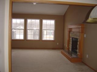 1216 Parkway Dr, Olathe KS  66061-2814 exterior