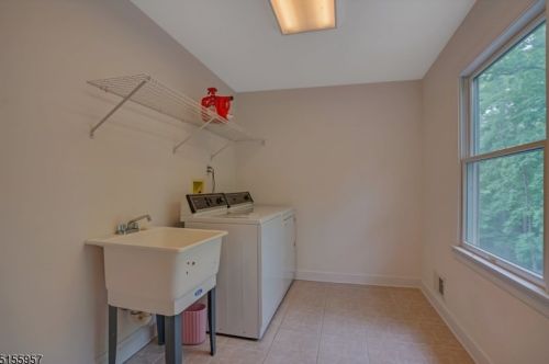 8 Forest View Dr, Martinsville NJ  08836-2039 exterior