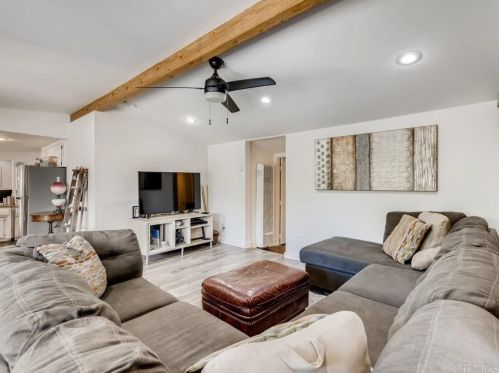 596 Vale Vw Dr, Vista CA  92081-6741 exterior