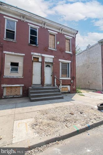 824 Pine St, Camden, NJ 08103-2519