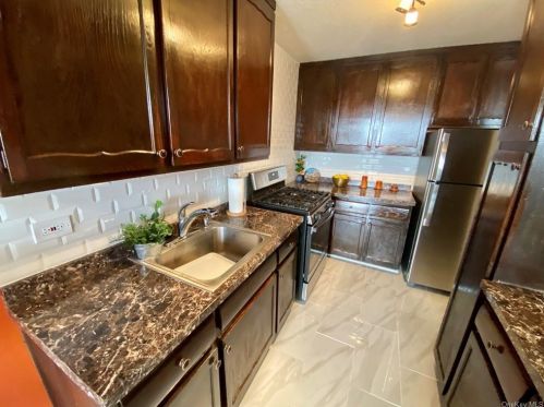 1966 Newbold Ave, Bronx NY  10472-5024 exterior