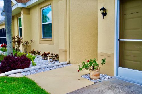 828 Mccallister Ave, Ruskin, FL 33573-7027