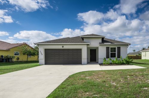 1158 Del Rio Blvd, Fort Pierce, FL 34953-1519