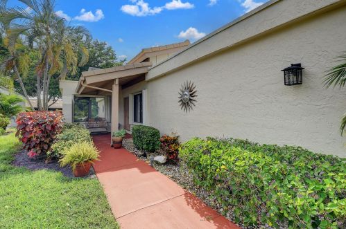 5760 Piping Rock Dr, Boynton Beach, FL 33437-1521