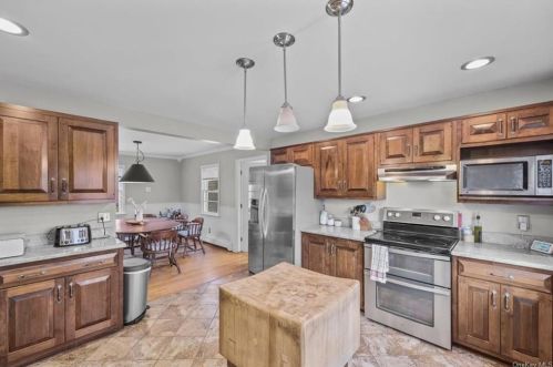 388 Cedar Hill Rd, Fishkill NY  12524-2439 exterior