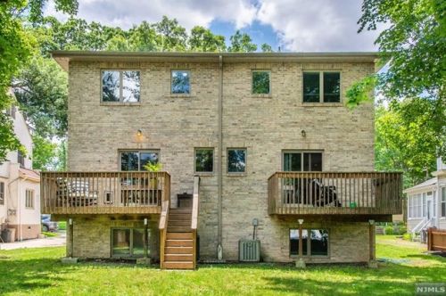 122 Woodside Ave, Ridgewood NJ 07450-5028 exterior