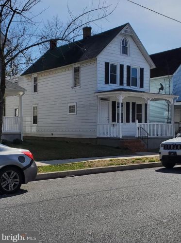 31 New St, Dover, DE 19904-3123