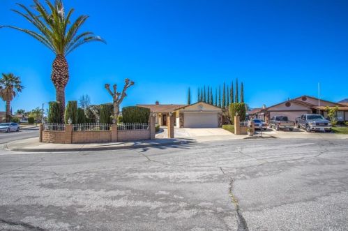 5242 Notnil Ct, San Bernardino, CA 92407-2468